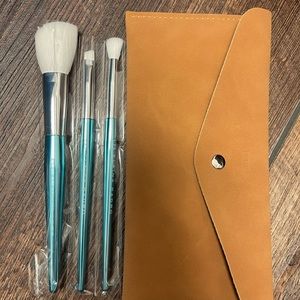 Elaina badro makeup brushes with pouch